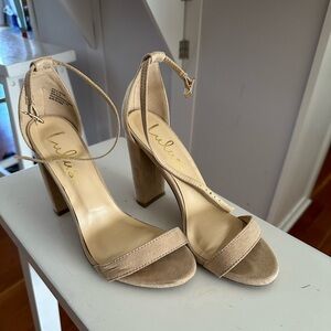 Lulu’s nude Taylor shoes